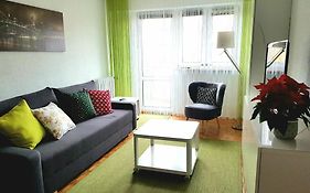 Wygodny dwupokojowy apartament pomiedzy lotniskiem a centrum